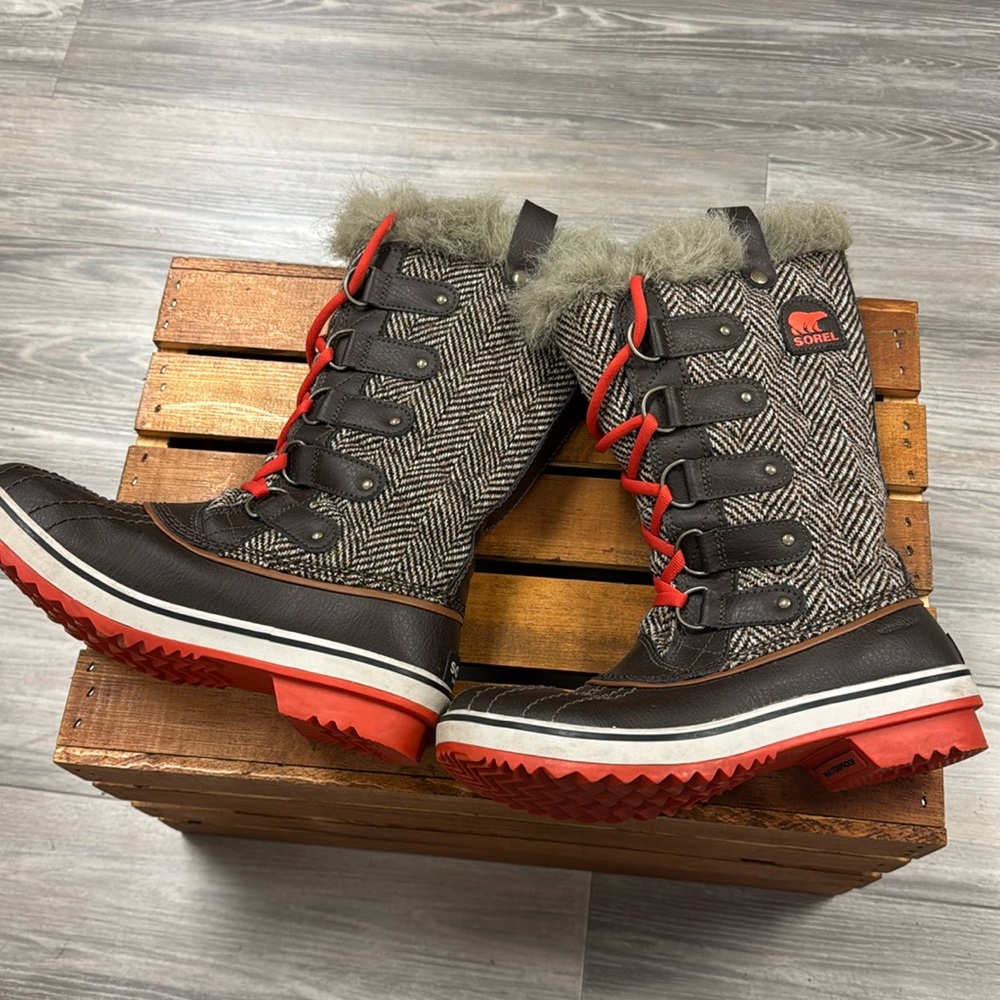 SOREL Tofino boots- excellent condition! Brown print